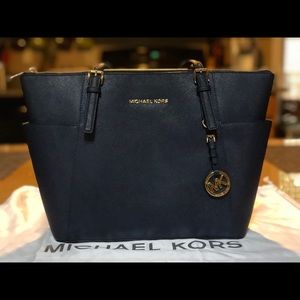Jet Set east/west zip tote Navy 30F2GTTT8L